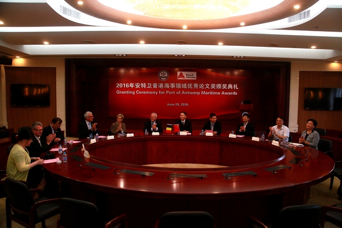 1515114694290034.jpg 图 1 颁奖典礼现场.jpg